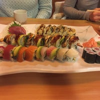 Foto tirada no(a) Ikko Sushi por Corrie J. em 1/15/2017