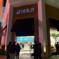 รูปภาพถ่ายที่ The Alley โดย Andrew T. เมื่อ 1/17/2022