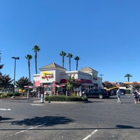 Photo taken at In-N-Out Burger by Andrew T. on 8/13/2022