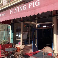 Foto tomada en Flying Pig Bistro  por Andrew T. el 6/7/2022