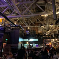 Снимок сделан в Mua Oakland Bar &amp;amp; Restaurant пользователем Andrew T. 11/10/2021