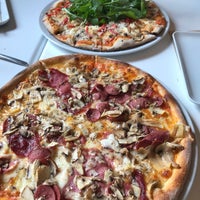 Photo taken at Olivia&amp;#39;s Pizzeria by Gürhan G. on 4/7/2018