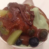 Photo taken at Pinkberry by Victoria X. on 4/3/2015