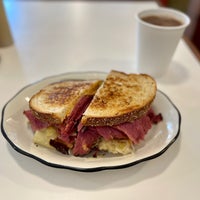 Photo taken at Wise Sons Jewish Delicatessen by Ian C. on 12/15/2022