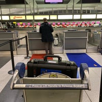 Photo taken at Singapore Airlines Check-in by Ian C. on 11/17/2019