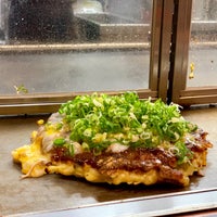 Photo taken at Okonomiyaki Kiji by Ian C. on 7/7/2019