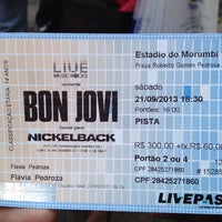 Photo taken at Bon Jovi - Because We Can Tour. Convidado Especial: Nickelback by Raissa K. on 9/22/2013