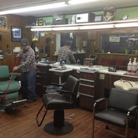 รูปภาพถ่ายที่ Konawerks Hair Shop โดย John S. เมื่อ 3/14/2013