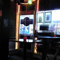 Foto diambil di Osmo&amp;#39;s Cosmos Bar oleh Maria T. pada 11/3/2012