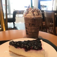 Photo taken at Starbucks by airwii a. on 9/27/2018