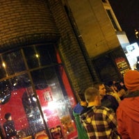 Foto tomada en Bogiez Rock Bar &amp;amp; Nightclub  por Ryan L. el 10/10/2012