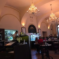 Foto scattata a Národní kavárna da Ruya b. il 4/11/2015