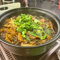 Photo prise au Qi Wei Chicken Claypot 奇味鸡煲 par Catherine L. le3/8/2021