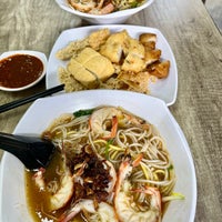 Photo taken at Blanco Prawn Noodle House (月兰亭) by Catherine L. on 3/7/2021