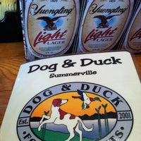 Foto tomada en Dog &amp;amp; Duck of Summerville, LLC  por Stephanie A. el 11/7/2012