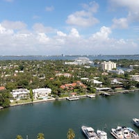 Foto diambil di Eden Roc Resort Miami Beach oleh Ahmadi pada 7/3/2022