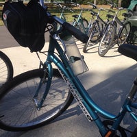 Foto tirada no(a) West Orange Trail Bikes &amp;amp; Blades por Jennifer G. em 4/13/2014