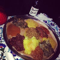 Das Foto wurde bei Meskel Ethiopian Restaurant von Sungae K. am 5/28/2014 aufgenommen