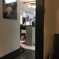10/4/2017 tarihinde Patty M.ziyaretçi tarafından Hot Heads Salon'de çekilen fotoğraf