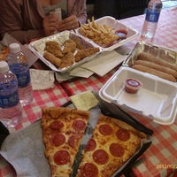รูปภาพถ่ายที่ Papa Ray&amp;#39;s Pizza &amp;amp; Wings โดย Brianne C. เมื่อ 10/29/2012