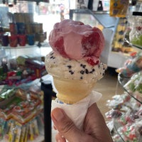 Photo taken at Manhattan Beach Creamery by Tania M. on 6/22/2023