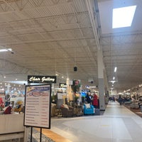 Foto tirada no(a) American Furniture Warehouse por Dean R. em 12/19/2021