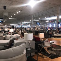 Foto tirada no(a) American Furniture Warehouse por Dean R. em 11/23/2018