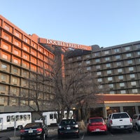 Foto diambil di DoubleTree by Hilton Hotel Denver oleh Dean R. pada 3/21/2018
