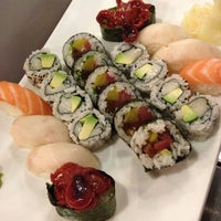 Foto tirada no(a) Chi Sushi Sake por Mary M. em 10/16/2012
