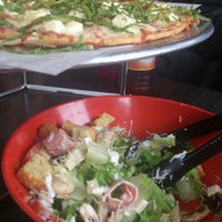Foto scattata a Capricciosas pizza gourmet da Laura Evangelina O. il 3/20/2013