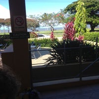 Foto diambil di Holiday Inn Cairns Harbourside oleh Tanya B. pada 11/9/2013