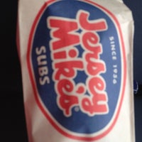 Foto tomada en Jersey Mike&amp;#39;s Subs  por Aerika S. el 10/8/2012