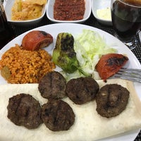 รูปภาพถ่ายที่ Cağ Kebabı Servet Usta โดย Tuğba B. เมื่อ 7/26/2017