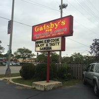 Photo taken at Gatsby&amp;#39;s Pizza &amp;amp; Pub by Jon G. on 9/11/2014