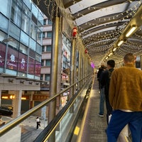 Photo taken at Central-Mid-Levels Escalator and Walkway System by Nic T. on 1/8/2023