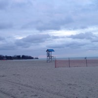 Foto scattata a Cobourg Beach da Nic T. il 12/30/2014