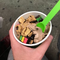 Photo taken at 16 Handles by Michael K. on 10/29/2017
