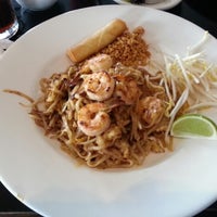 Foto tomada en Chaba Thai Restaurant  por Edward M. el 1/28/2013