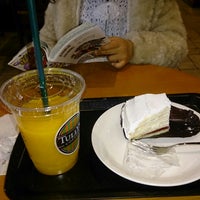 Photo taken at Tully&amp;#39;s Coffee by Ux on 1/10/2015