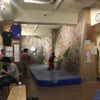 Photo taken at エナジークライミングジム 吉祥寺店 by 晶 子. on 3/20/2017