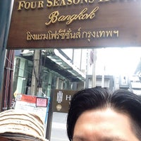 Photo taken at Four Seasons Hotel Bangkok by Makoto T. on 2/28/2015