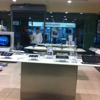 Photo taken at Samsung Brand Store by Леонид Р. on 2/2/2013