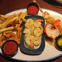 Photo taken at Red Lobster by Cat C. on 8/14/2022