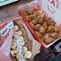 4/10/2023にJames K.がQueues de Castor - BeaverTails (Vieux Montréal/Old Montreal)で撮った写真