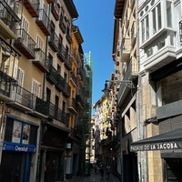 รูปภาพถ่ายที่ Pamplona | Iruña โดย El B. เมื่อ 8/6/2022