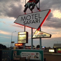 Foto diambil di Motel Safari oleh Jennifer H. pada 7/20/2015