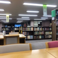 Photo taken at 図書館 by いんでぶ on 10/22/2018