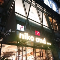 Niko And Tokyo Clothing Store In 神宮前