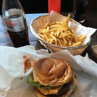 Photo taken at Tommi&amp;#39;s Burger Joint by Klaas v. on 3/16/2016