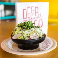 1/27/2017 tarihinde Deep South Taco - Hertelziyaretçi tarafından Deep South Taco - Hertel'de çekilen fotoğraf